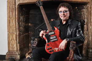 Tony Iommi pilně pracuje na nové sólovce