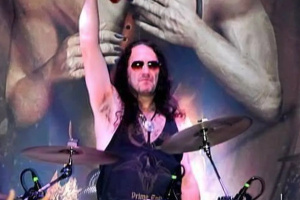 Bubeník Antony Bray dokončuje knihu o kariéře VENOM