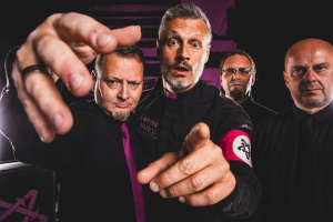 INSANIA vzkazuje: Jen si klidně stavěj archu, já postavím Titanik!