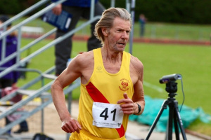 Basák KING CRIMSON sbírá medaile a trhá rekordy v běhu. V 80 letech!