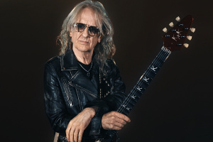 K.K. Downing nahrál novou verzi klasiky od JUDAS PRIEST se zpěvákem své současné kapely