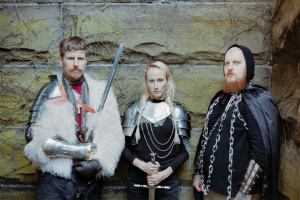 Středověk neskočil, středověk trvá, THE VIRGOS přichází