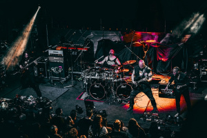 Zažijte atmosféru vystoupení SYMPHONITY v Aténách na novém živém EP